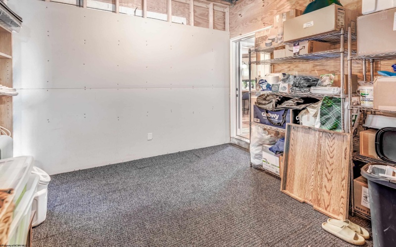 17 Karen Lane, Morgantown, West Virginia 26501, 3 Bedrooms Bedrooms, 9 Rooms Rooms,2 BathroomsBathrooms,Single Family Detached,For Sale,Karen,10163736