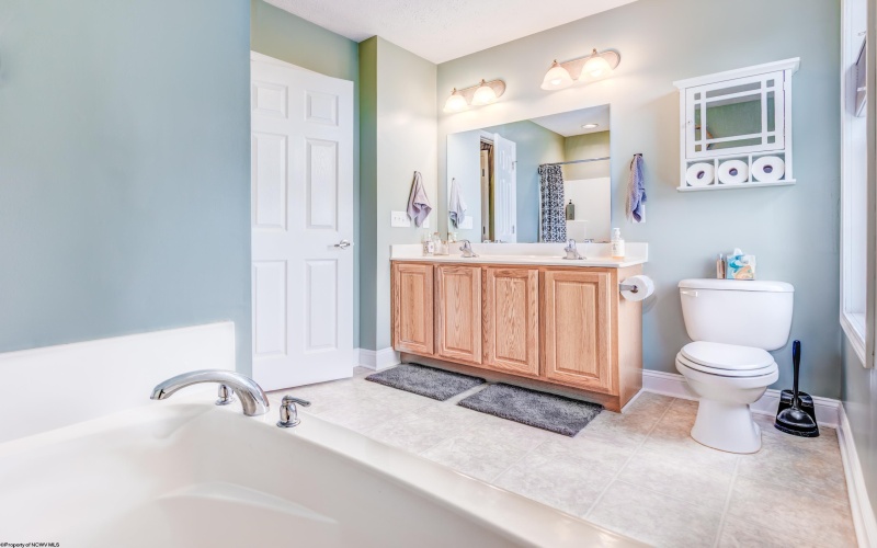 17 Karen Lane, Morgantown, West Virginia 26501, 3 Bedrooms Bedrooms, 9 Rooms Rooms,2 BathroomsBathrooms,Single Family Detached,For Sale,Karen,10163736