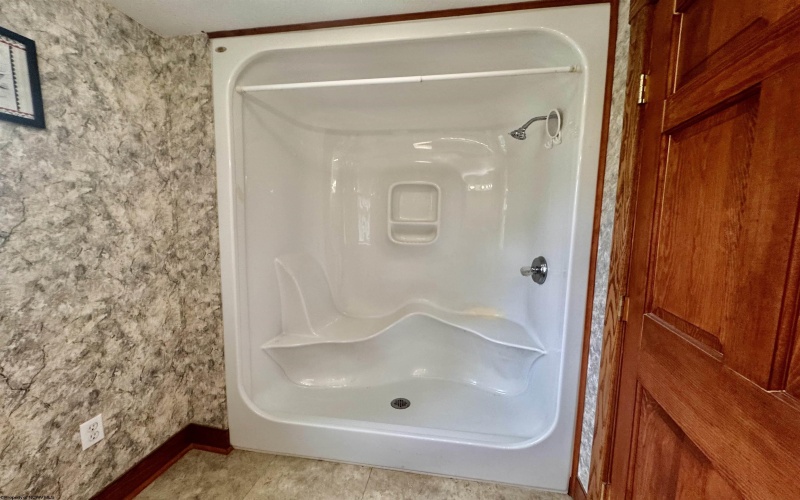 20 Hillside Drive, Fairmont, West Virginia 26554, 3 Bedrooms Bedrooms, 6 Rooms Rooms,2 BathroomsBathrooms,Single Family Detached,For Sale,Hillside,10163735