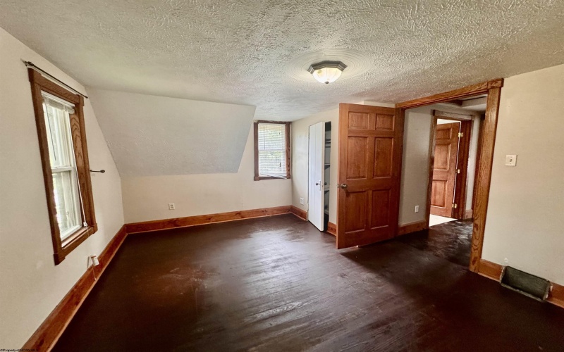 20 Hillside Drive, Fairmont, West Virginia 26554, 3 Bedrooms Bedrooms, 6 Rooms Rooms,2 BathroomsBathrooms,Single Family Detached,For Sale,Hillside,10163735