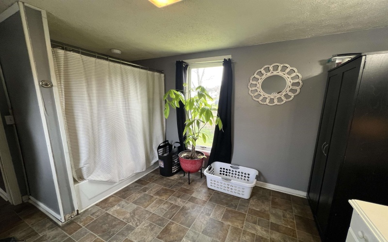 202 Meadow Avenue, Mannington, West Virginia 26582, 2 Bedrooms Bedrooms, 6 Rooms Rooms,1 BathroomBathrooms,Single Family Detached,For Sale,Meadow,10163729