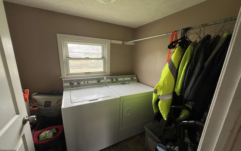 202 Meadow Avenue, Mannington, West Virginia 26582, 2 Bedrooms Bedrooms, 6 Rooms Rooms,1 BathroomBathrooms,Single Family Detached,For Sale,Meadow,10163729