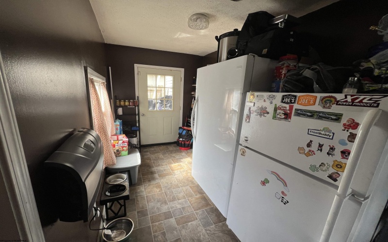 202 Meadow Avenue, Mannington, West Virginia 26582, 2 Bedrooms Bedrooms, 6 Rooms Rooms,1 BathroomBathrooms,Single Family Detached,For Sale,Meadow,10163729