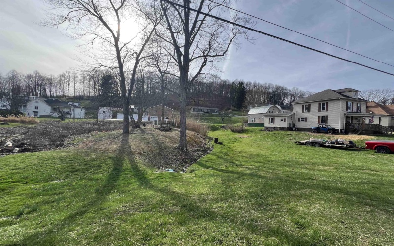 202 Meadow Avenue, Mannington, West Virginia 26582, 2 Bedrooms Bedrooms, 6 Rooms Rooms,1 BathroomBathrooms,Single Family Detached,For Sale,Meadow,10163729