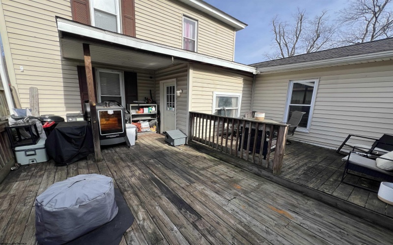 202 Meadow Avenue, Mannington, West Virginia 26582, 2 Bedrooms Bedrooms, 6 Rooms Rooms,1 BathroomBathrooms,Single Family Detached,For Sale,Meadow,10163729