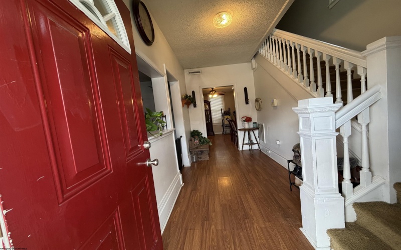 202 Meadow Avenue, Mannington, West Virginia 26582, 2 Bedrooms Bedrooms, 6 Rooms Rooms,1 BathroomBathrooms,Single Family Detached,For Sale,Meadow,10163729