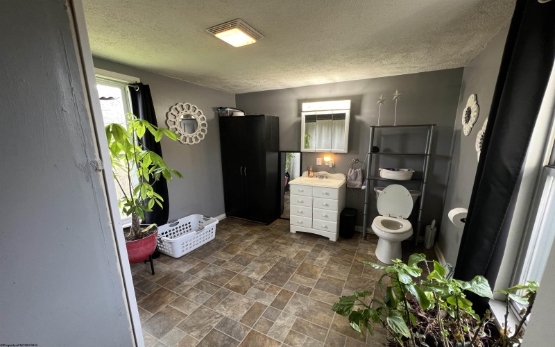 202 Meadow Avenue, Mannington, West Virginia 26582, 2 Bedrooms Bedrooms, 6 Rooms Rooms,1 BathroomBathrooms,Single Family Detached,For Sale,Meadow,10163729