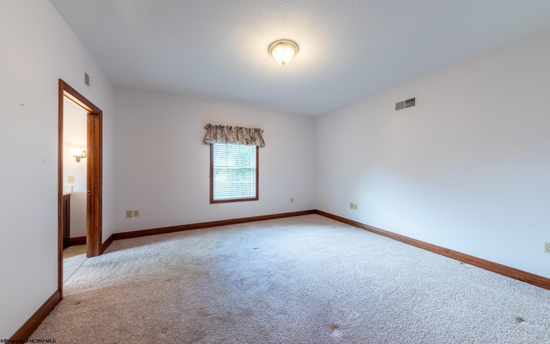 262 Deerfield Circle, Kingwood, West Virginia 26537, 4 Bedrooms Bedrooms, 8 Rooms Rooms,3 BathroomsBathrooms,Single Family Detached,For Sale,Deerfield,10161575