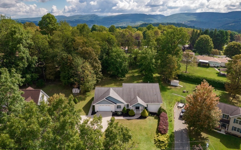 262 Deerfield Circle, Kingwood, West Virginia 26537, 4 Bedrooms Bedrooms, 8 Rooms Rooms,3 BathroomsBathrooms,Single Family Detached,For Sale,Deerfield,10161575