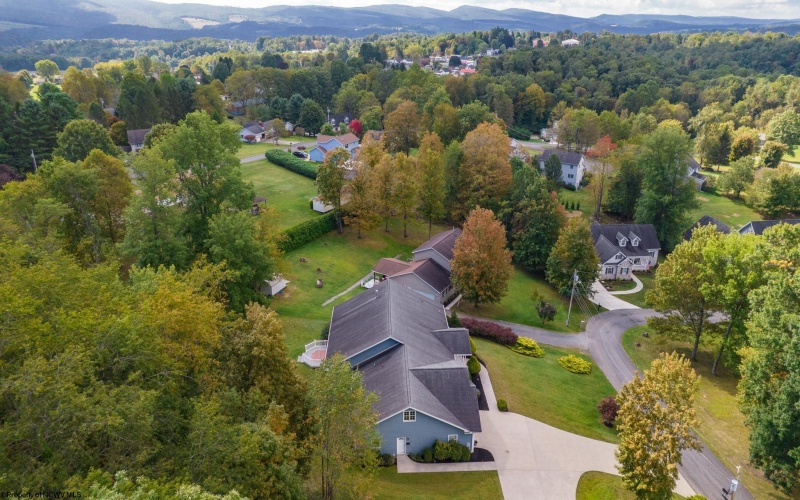 262 Deerfield Circle, Kingwood, West Virginia 26537, 4 Bedrooms Bedrooms, 8 Rooms Rooms,3 BathroomsBathrooms,Single Family Detached,For Sale,Deerfield,10161575