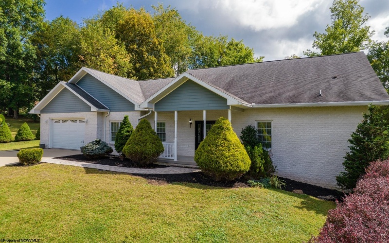 262 Deerfield Circle, Kingwood, West Virginia 26537, 4 Bedrooms Bedrooms, 8 Rooms Rooms,3 BathroomsBathrooms,Single Family Detached,For Sale,Deerfield,10161575