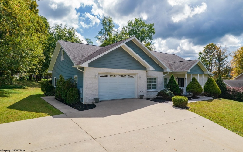 262 Deerfield Circle, Kingwood, West Virginia 26537, 4 Bedrooms Bedrooms, 8 Rooms Rooms,3 BathroomsBathrooms,Single Family Detached,For Sale,Deerfield,10161575