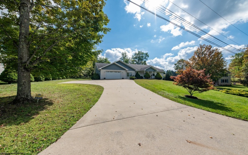 262 Deerfield Circle, Kingwood, West Virginia 26537, 4 Bedrooms Bedrooms, 8 Rooms Rooms,3 BathroomsBathrooms,Single Family Detached,For Sale,Deerfield,10161575