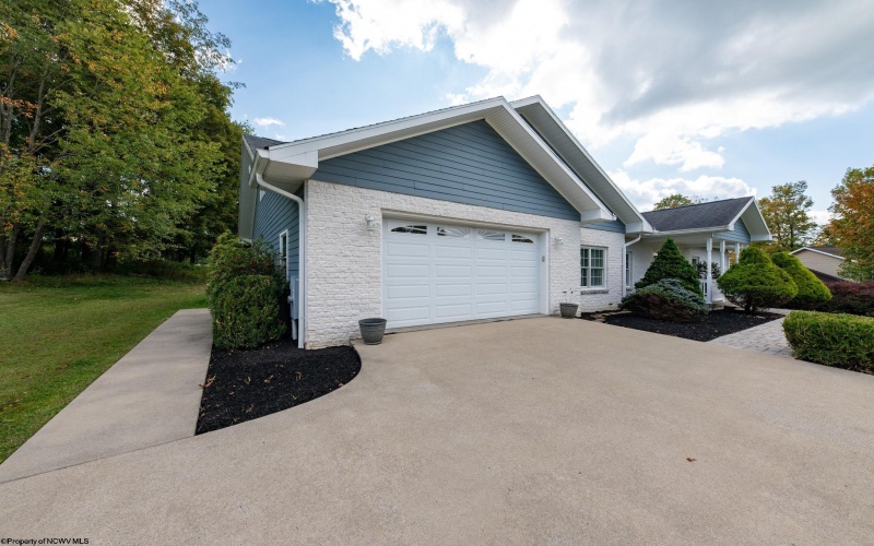 262 Deerfield Circle, Kingwood, West Virginia 26537, 4 Bedrooms Bedrooms, 8 Rooms Rooms,3 BathroomsBathrooms,Single Family Detached,For Sale,Deerfield,10161575