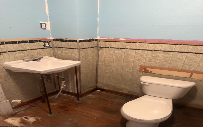 54 Greenbrier Street, Camden on Gauley, West Virginia 26208, 4 Bedrooms Bedrooms, 15 Rooms Rooms,2 BathroomsBathrooms,Single Family Detached,For Sale,Greenbrier,10158753