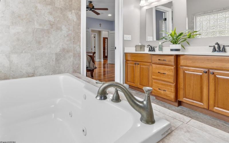 4881 Woods Edge Lane, Morgantown, West Virginia 26508, 5 Bedrooms Bedrooms, 10 Rooms Rooms,4 BathroomsBathrooms,Single Family Detached,For Sale,Woods Edge,10163764