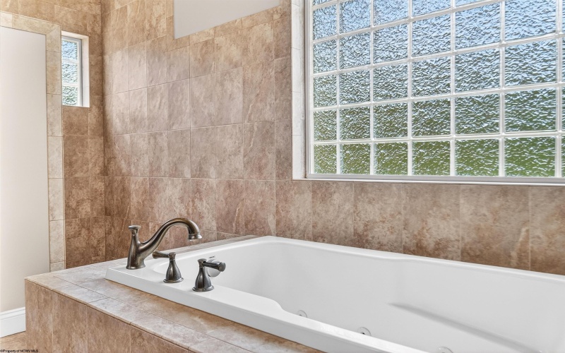 4881 Woods Edge Lane, Morgantown, West Virginia 26508, 5 Bedrooms Bedrooms, 10 Rooms Rooms,4 BathroomsBathrooms,Single Family Detached,For Sale,Woods Edge,10163764