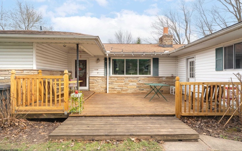 1414 Center Hill Street, Morgantown, West Virginia 26505, 5 Bedrooms Bedrooms, 13 Rooms Rooms,4 BathroomsBathrooms,Single Family Detached,For Sale,Center Hill,10163755