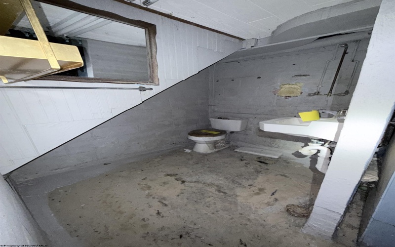 127 Bridge Street, Monongah, West Virginia 26554, 2 Bedrooms Bedrooms, 5 Rooms Rooms,2 BathroomsBathrooms,Single Family Detached,For Sale,Bridge,10163783