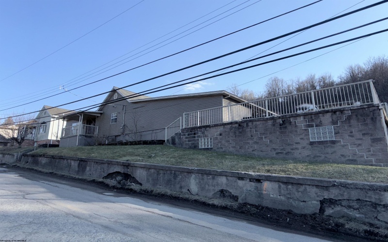 127 Bridge Street, Monongah, West Virginia 26554, 2 Bedrooms Bedrooms, 5 Rooms Rooms,2 BathroomsBathrooms,Single Family Detached,For Sale,Bridge,10163783