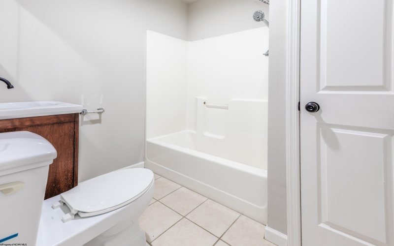 611 Vista Oaks Drive, Fairmont, West Virginia 26554, 3 Bedrooms Bedrooms, 9 Rooms Rooms,3 BathroomsBathrooms,Single Family Attached,For Sale,Vista Oaks,10163771