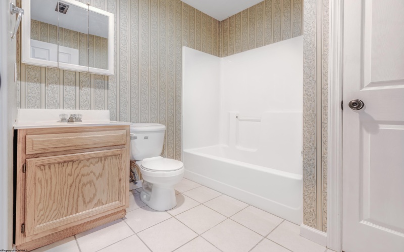 611 Vista Oaks Drive, Fairmont, West Virginia 26554, 3 Bedrooms Bedrooms, 9 Rooms Rooms,3 BathroomsBathrooms,Single Family Attached,For Sale,Vista Oaks,10163771