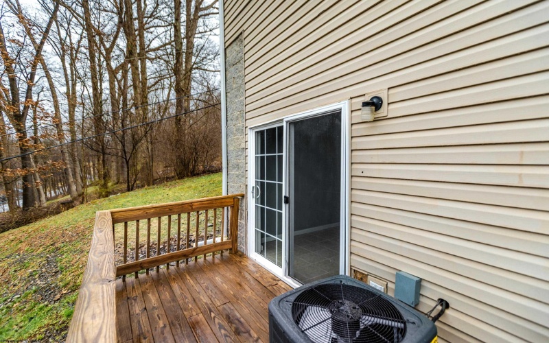 611 Vista Oaks Drive, Fairmont, West Virginia 26554, 3 Bedrooms Bedrooms, 9 Rooms Rooms,3 BathroomsBathrooms,Single Family Attached,For Sale,Vista Oaks,10163771