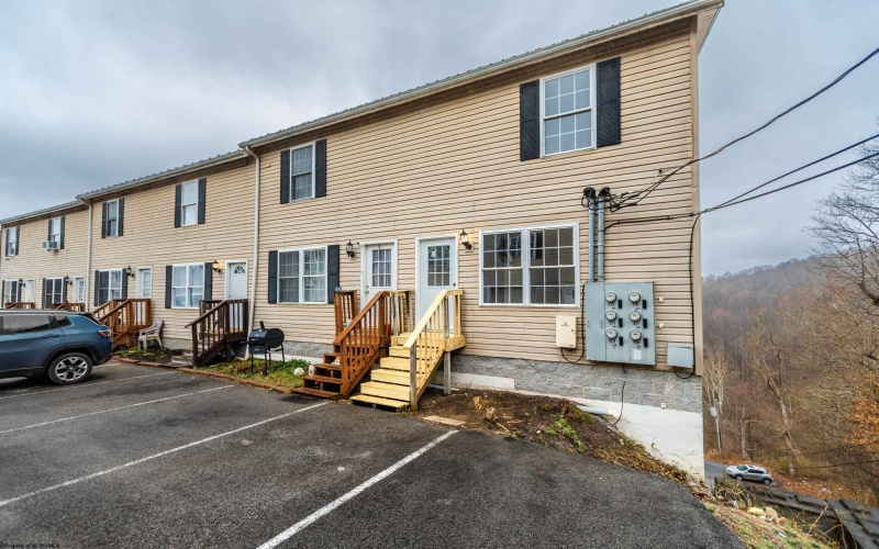 611 Vista Oaks Drive, Fairmont, West Virginia 26554, 3 Bedrooms Bedrooms, 9 Rooms Rooms,3 BathroomsBathrooms,Single Family Attached,For Sale,Vista Oaks,10163771