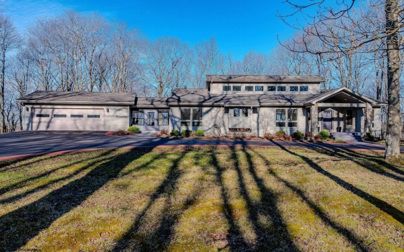 357 Betony Lane, Terra Alta, West Virginia 26764, 3 Bedrooms Bedrooms, 8 Rooms Rooms,2 BathroomsBathrooms,Single Family Detached,For Sale,Betony,10163780