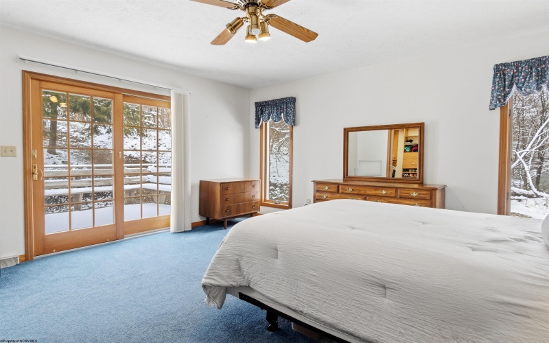 959 Southpoint Circle, Morgantown, West Virginia 26505, 6 Bedrooms Bedrooms, 10 Rooms Rooms,3 BathroomsBathrooms,Single Family Detached,For Sale,Southpoint,10163769