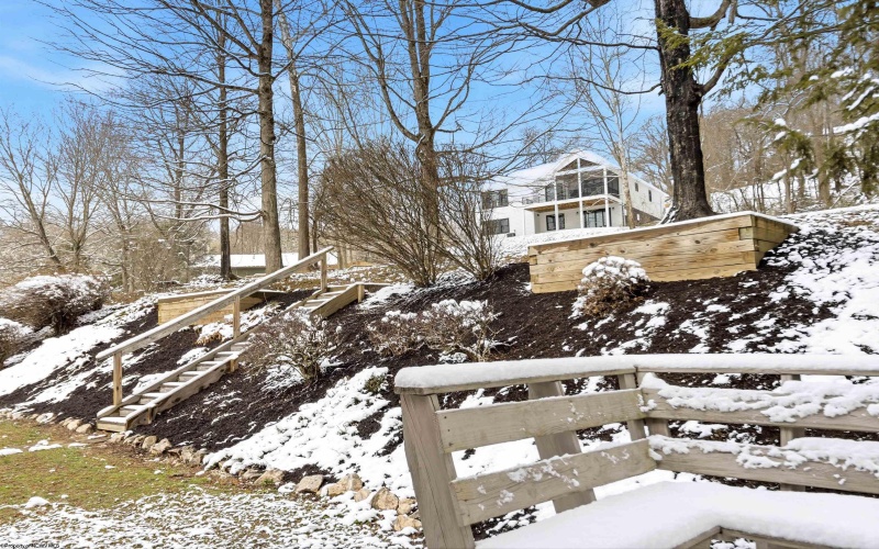 959 Southpoint Circle, Morgantown, West Virginia 26505, 6 Bedrooms Bedrooms, 10 Rooms Rooms,3 BathroomsBathrooms,Single Family Detached,For Sale,Southpoint,10163769