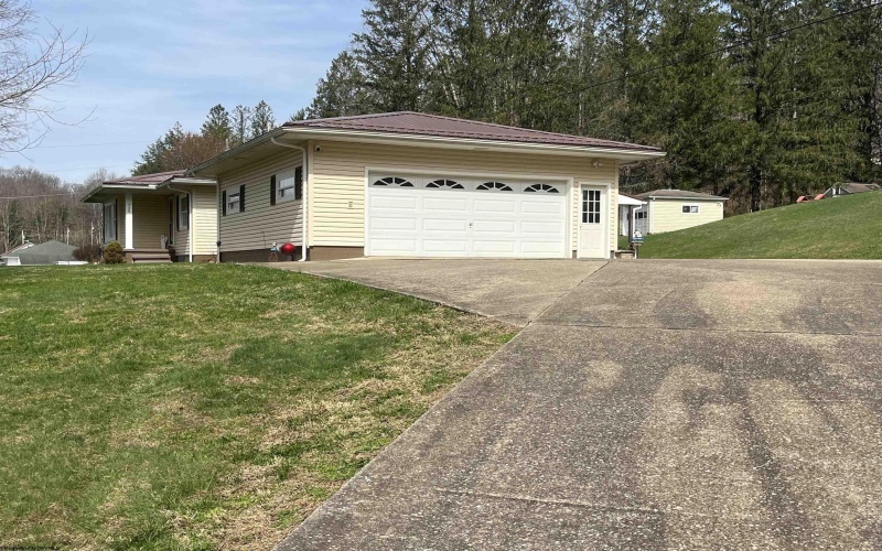 166 Dry Fork Road, Weston, West Virginia 26452, 4 Bedrooms Bedrooms, 11 Rooms Rooms,3 BathroomsBathrooms,Single Family Detached,For Sale,Dry Fork,10163775