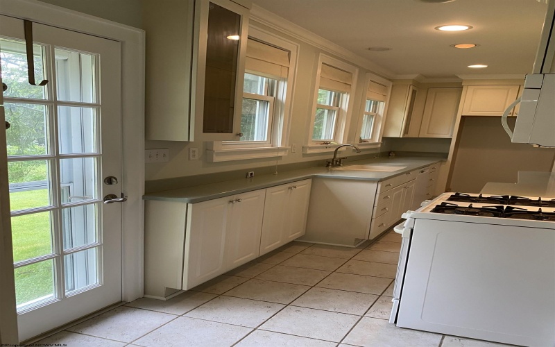 28 Central Avenue, Buckhannon, West Virginia 26201-4033, 5 Bedrooms Bedrooms, 10 Rooms Rooms,2 BathroomsBathrooms,Single Family Detached,For Sale,Central,10163778