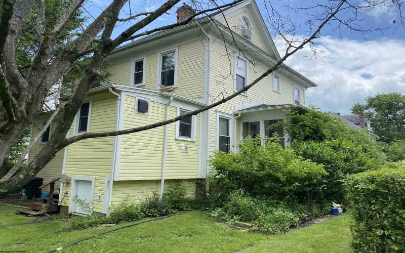 28 Central Avenue, Buckhannon, West Virginia 26201-4033, 5 Bedrooms Bedrooms, 10 Rooms Rooms,2 BathroomsBathrooms,Single Family Detached,For Sale,Central,10163778