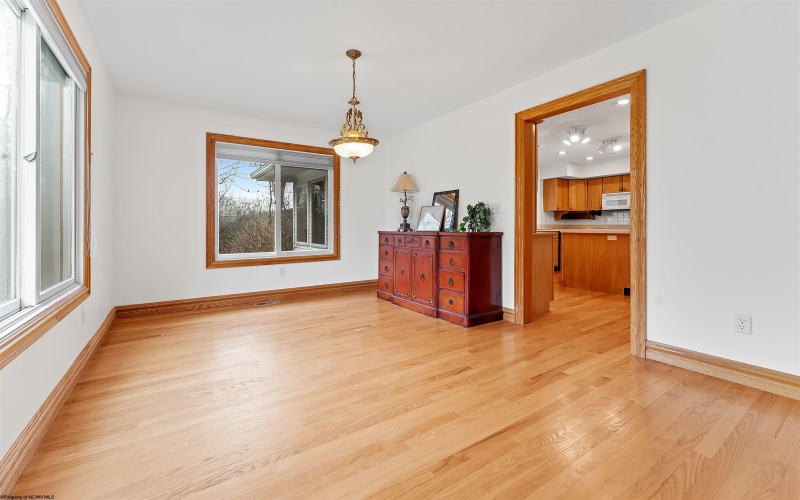 237 Poplar Drive, Morgantown, West Virginia 26505, 4 Bedrooms Bedrooms, 10 Rooms Rooms,3 BathroomsBathrooms,Single Family Detached,For Sale,Poplar,10163799