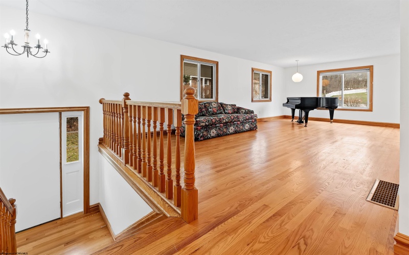 237 Poplar Drive, Morgantown, West Virginia 26505, 4 Bedrooms Bedrooms, 10 Rooms Rooms,3 BathroomsBathrooms,Single Family Detached,For Sale,Poplar,10163799