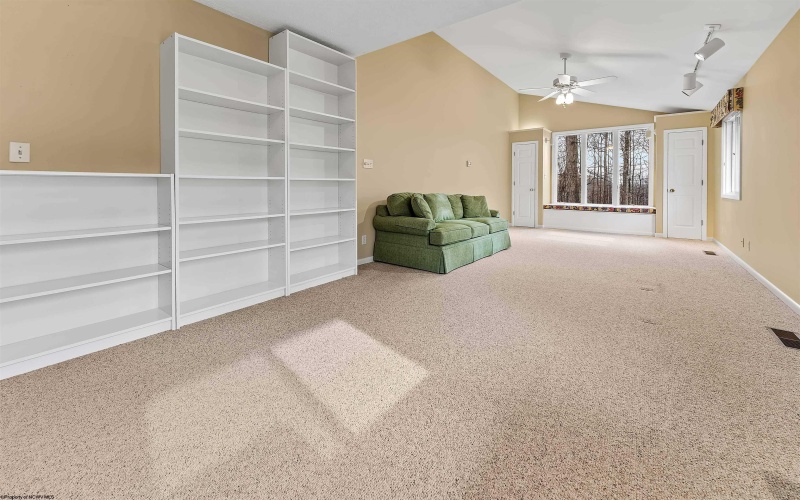 237 Poplar Drive, Morgantown, West Virginia 26505, 4 Bedrooms Bedrooms, 10 Rooms Rooms,3 BathroomsBathrooms,Single Family Detached,For Sale,Poplar,10163799