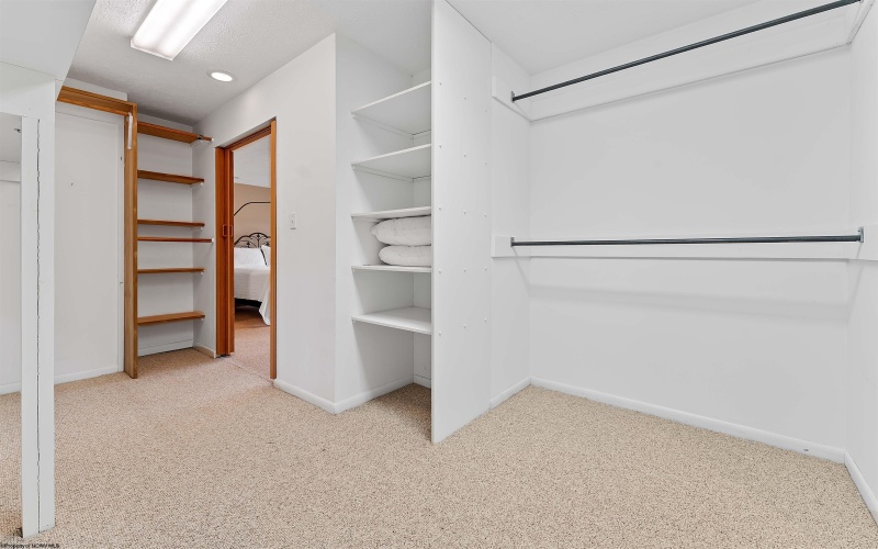 237 Poplar Drive, Morgantown, West Virginia 26505, 4 Bedrooms Bedrooms, 10 Rooms Rooms,3 BathroomsBathrooms,Single Family Detached,For Sale,Poplar,10163799