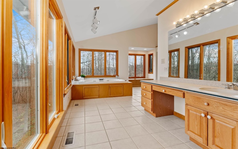 237 Poplar Drive, Morgantown, West Virginia 26505, 4 Bedrooms Bedrooms, 10 Rooms Rooms,3 BathroomsBathrooms,Single Family Detached,For Sale,Poplar,10163799