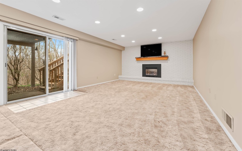 237 Poplar Drive, Morgantown, West Virginia 26505, 4 Bedrooms Bedrooms, 10 Rooms Rooms,3 BathroomsBathrooms,Single Family Detached,For Sale,Poplar,10163799