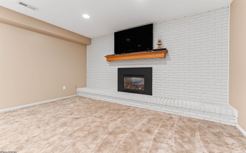 237 Poplar Drive, Morgantown, West Virginia 26505, 4 Bedrooms Bedrooms, 10 Rooms Rooms,3 BathroomsBathrooms,Single Family Detached,For Sale,Poplar,10163799