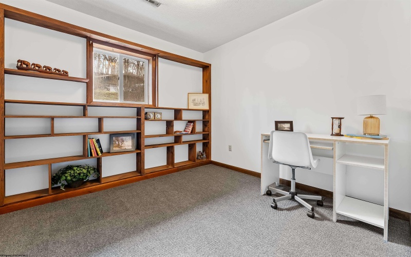 237 Poplar Drive, Morgantown, West Virginia 26505, 4 Bedrooms Bedrooms, 10 Rooms Rooms,3 BathroomsBathrooms,Single Family Detached,For Sale,Poplar,10163799