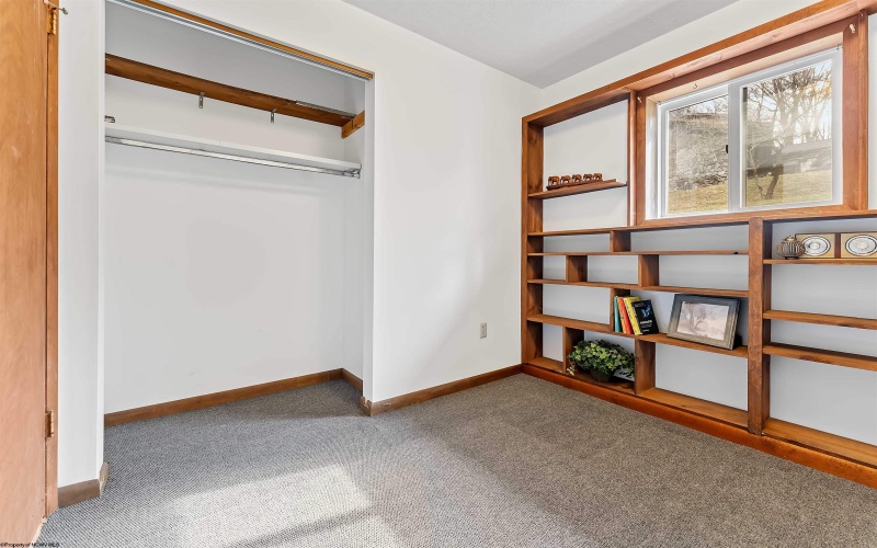 237 Poplar Drive, Morgantown, West Virginia 26505, 4 Bedrooms Bedrooms, 10 Rooms Rooms,3 BathroomsBathrooms,Single Family Detached,For Sale,Poplar,10163799