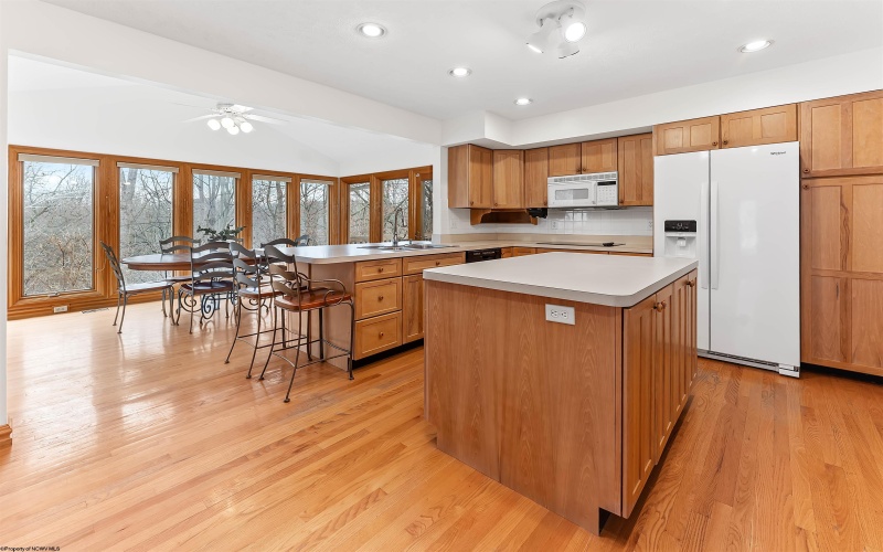 237 Poplar Drive, Morgantown, West Virginia 26505, 4 Bedrooms Bedrooms, 10 Rooms Rooms,3 BathroomsBathrooms,Single Family Detached,For Sale,Poplar,10163799