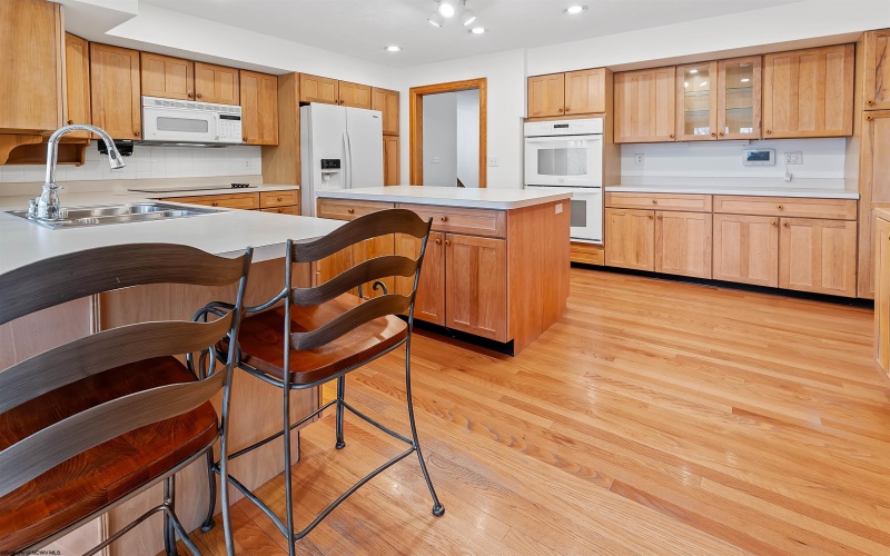 237 Poplar Drive, Morgantown, West Virginia 26505, 4 Bedrooms Bedrooms, 10 Rooms Rooms,3 BathroomsBathrooms,Single Family Detached,For Sale,Poplar,10163799