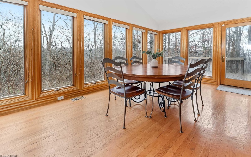 237 Poplar Drive, Morgantown, West Virginia 26505, 4 Bedrooms Bedrooms, 10 Rooms Rooms,3 BathroomsBathrooms,Single Family Detached,For Sale,Poplar,10163799