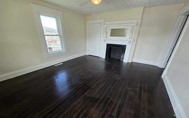 407 West Virginia Avenue, Nutter Fort, West Virginia 26301, 4 Bedrooms Bedrooms, 7 Rooms Rooms,1 BathroomBathrooms,Single Family Detached,For Sale,West Virginia,10163792