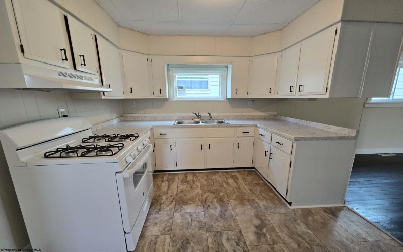 407 West Virginia Avenue, Nutter Fort, West Virginia 26301, 4 Bedrooms Bedrooms, 7 Rooms Rooms,1 BathroomBathrooms,Single Family Detached,For Sale,West Virginia,10163792