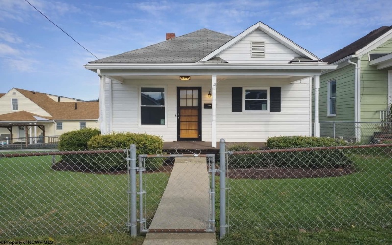 407 West Virginia Avenue, Nutter Fort, West Virginia 26301, 4 Bedrooms Bedrooms, 7 Rooms Rooms,1 BathroomBathrooms,Single Family Detached,For Sale,West Virginia,10163792