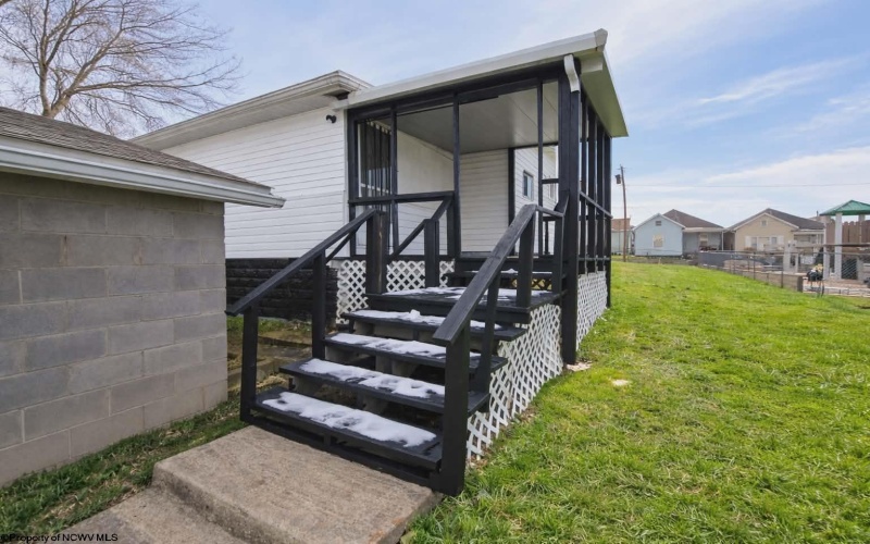 407 West Virginia Avenue, Nutter Fort, West Virginia 26301, 4 Bedrooms Bedrooms, 7 Rooms Rooms,1 BathroomBathrooms,Single Family Detached,For Sale,West Virginia,10163792